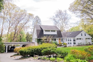 116 Little Neck Rd, Centerport, NY 11721