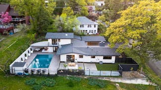 310 Holly St, Ashland, OR 97520