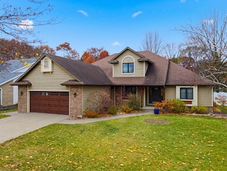 1200 Red Cedar Ct, Onalaska, WI 54650