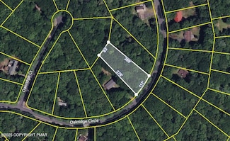 137 Oak Ridge Cir, Hawley, PA 18428