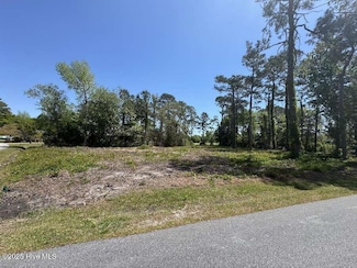 212 Lord Granville Dr, Morehead City, NC 28557