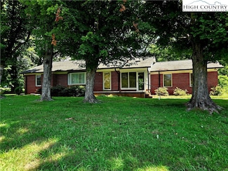 206 Bluebird Rd, North Wilkesboro, NC 28659