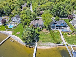 15919 Orchard Point Dr, Spring Lake, MI 49456