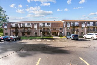 752 Quaker Ln Unit 202C, East Greenwich, RI 02818