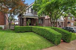 3841 Bowen St, Saint Louis, MO 63116