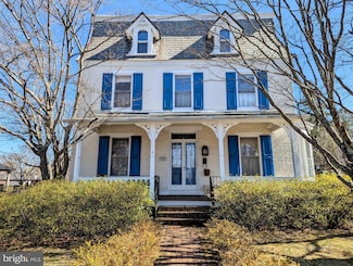 218 E Court St, Doylestown, PA 18901