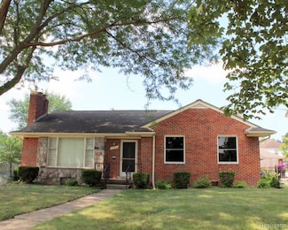 1909 S Trenton Dr, Trenton, MI 48183