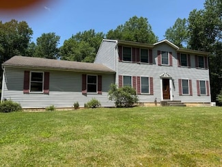 9155 N Loop Rd, Slatington, PA 18080