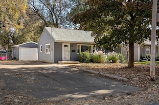 1517 61st St, Des Moines, IA 50311