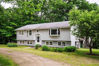7302 Currier Rd, Loudon, NH 03307