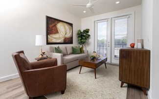 1690 North Loop Unit 1-404, Houston, TX 77009
