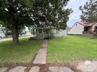 120 N 9th St, Herington, KS 67449