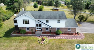 205 Earl Dr, Brodheadsville, PA 18322