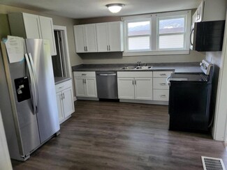 132 Green St, Center Point, IA 52213