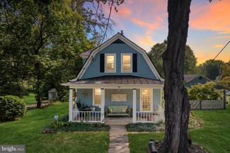 6 S Locust St, Round Hill, VA 20141