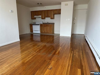 475 Grand Ave Unit LE, Palisades Park, NJ 07650