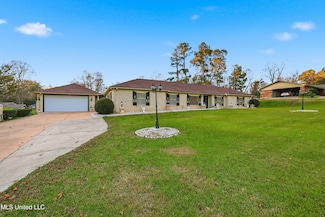 206 Plantation Dr, Vicksburg, MS 39183