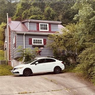 1395 Cemetery Hill Dr, Elkview, WV 25071