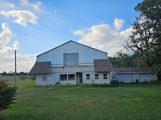 15 W Prospect St, Aurora, MO 65605