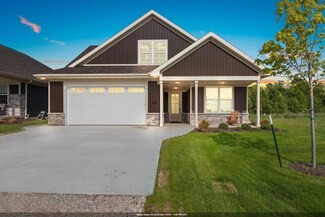895 Black Swan Dr, Menasha, WI 54952