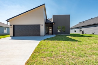 1304 Sailfish Dr, Bay City, TX 77414