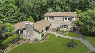 8 Crosby Ln, Oakland, NJ 07436