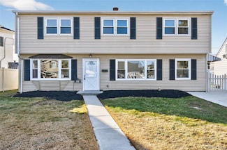 28 Candle Ln, Levittown, NY 11756