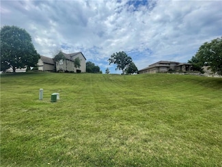 6532 Claret, Parkville, MO 64152