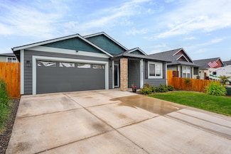 526 Nicholas Lee Dr, Medford, OR 97501