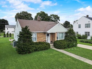 109 5th St, Waunakee, WI 53597