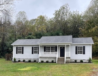 1218 Locust St, Westmoreland, TN 37186