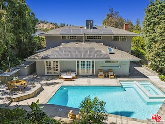 3527 Alana Dr, Sherman Oaks, CA 91403