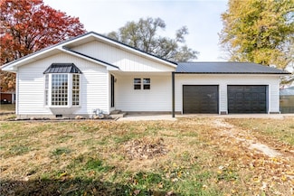 309 S Park St, Findlay, IL 62534