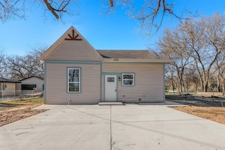 807 E 2nd St, Cleburne, TX 76031