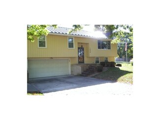 1204 N Raum St, Lawson, MO 64062