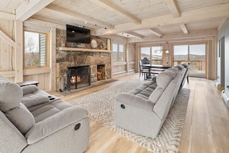 130 Clarina Nichols Ln, Hartford, VT 05001