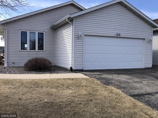 1856 Scenic Heights Ct SW, Hutchinson, MN 55350