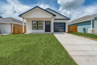 228 W Martindale St, Seguin, TX 78155