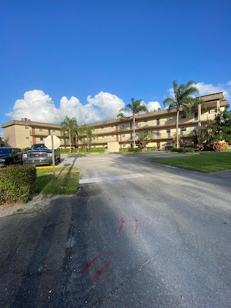 715 Lori Dr Unit 302, Palm Springs, FL 33461