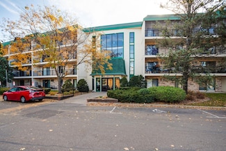 10401 Cedar Lake Rd Unit 215, Hopkins, MN 55305