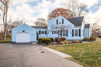 41 Springbrook Dr, North Chili, NY 14514