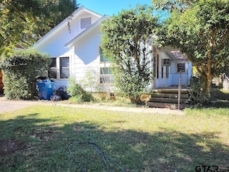 711 Wood St, Gladewater, TX 75647
