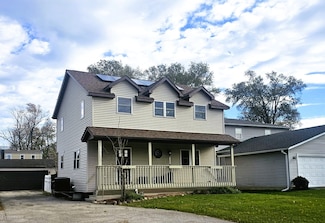 4023 1/2 N Grant St, Westmont, IL 60559