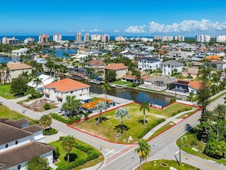 10337 Vanderbilt Dr, Naples, FL 34108