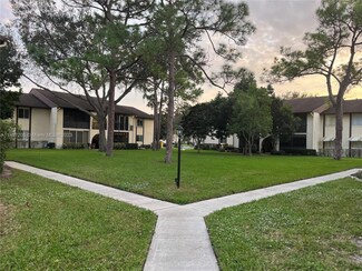 114 Lake Pine Cir Unit B-2, Greenacres, FL 33463
