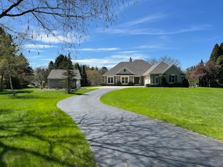 S32W32807 Bethania Ln, Dousman, WI 53118