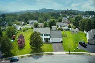 105 Wyndmead Ln, Douglassville, PA 19518
