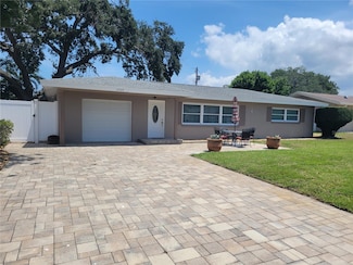 13725 Bermuda Dr, Seminole, FL 33776