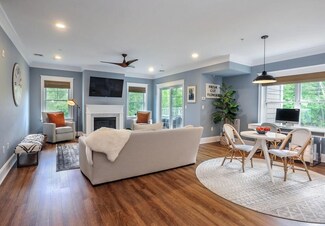 4 Longwood Ln Unit 203, Hanover, MA 02339