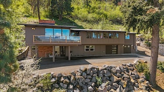1215 Lakeshore Dr, Klamath Falls, OR 97601